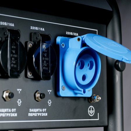 Бензиновый генератор с электростартером и коннектором автоматики FUBAG BS 7500 A ES в Великом Новгороде фото